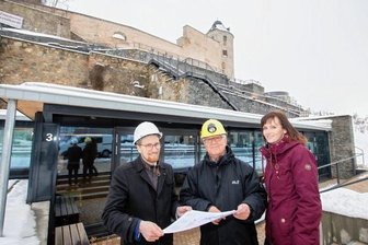 Neue Führung durch Plauen unter Tage - Bürgermeister Tobias Kämpf, Bergknappe Gert Müller und Kathleen Dentler von der Tourist-Information ziehen jetzt an einem Strang. 