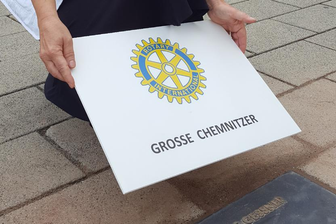 Neue Gedenkplatten "Große Chemnitzer" verlegt -