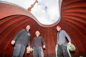 Neue Geilsdorfer Sternwarte wird am Samstag eingeweiht - Die Geilsdorf Sternwarte, hier während der Montage, ist fertig. Am Samstag soll sie eingeweiht werden.