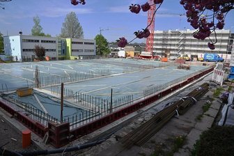 Neue Gemeinschaftsschule in Chemnitz darf starten - In den Neubau an der Jakobstraße sollte die Kooperationsschule eigentlich im Sommer einziehen. Das Haus wird aber nicht rechtzeitig fertig. Deshalb lernen die Schülerinnen und Schüler vorübergehend in einem Ausweichquartier, der Comeniusschule in Altchemnitz.. Foto: Andreas Seidel/Archiv