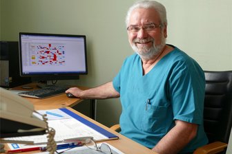 Neue Geschäftsführung im Erzgebirgsklinikum: Früherer Ärztlicher Direktor meldet sich zu Wort - Dr. Norbert Heide ist im Februar 2021 in den Ruhestand gegangen.