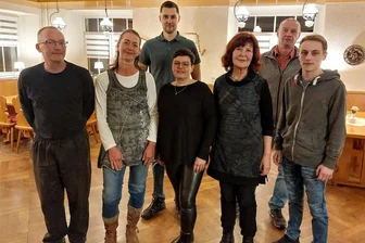 Neue Gesichter und ein überraschendes Polit-Comeback: Sie stehen hinter „Vereint für Muldenhammer“ - Die Kandidaten für Muldenhammer. Vorn, von links: Rolf-Peter Sasse, Sylvia Schröter, Cornelia Zenker, Andrea Roth und David Drechsel. Hinten, von links: Niels Brunner und Falk Schädlich. Es fehlen Uwe Dressel und Sven Ferchland.