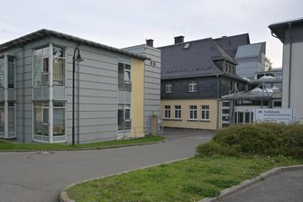 Neue Haltestelle: MVZ Schneeberg ist jetzt besser mit dem Bus erreichbar - Das MVZ Schneeberg ist jetzt besser mit dem ÖPNV erreichbar.