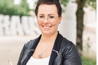 Neue Hochzeitsmesse auf Schloss Rochlitz: Worauf können Besucher sich 2024 freuen? - Isabell Schumann organisiert gemeinsam mit ihrer Kollegin Denise Liebscher die erste Hochzeitsmesse „Yes“ auf dem Schloss Rochlitz. „Freie Presse“ gibt sie Einblicke hinter die Szenen.