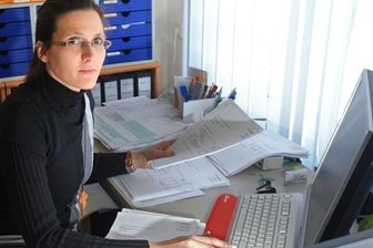 <p class="artikelinhalt">Blanche Benzner wurde durch Dohrns Firma an den Auer Pflegedienst Muricare vermittelt. Das Gesundheitswesen sei eine der Branchen, in denen auch Hartz-IV-Empfänger Chancen haben, sagt Andreas Dohrn.</p>