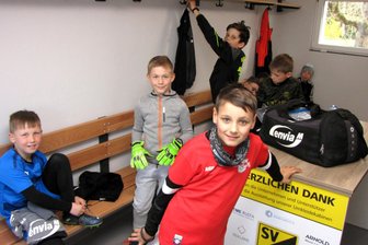 Neue Kabinen, neue Energie: Fortschritt beim SV 94 Geringswalde - Anton Winkler ist vom Ambiente der Mannschaftskabine begeistert. Der Achtjährige trainiert seit fünf Jahren für den SV 94.