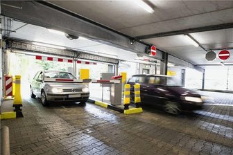 Neue Kassentechnik im Parkhaus der Stadt-Galerie in Plauen - Zufahrt zum Parkhaus der Stadt-Galerie: Bargeldloses Bezahlen ist nun allen Kassenautomaten möglich.