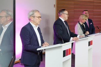 Neue Koalition in Thüringen: Auf unsicherem Fundament - Die Spitzen von CDU, SPD und BSW stellten am Freitag im Landtag in Erfurt ihren Koalitionsvertrag vor.