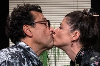 Lottogewinnler Antonio da Silva als Richard und Isabelle Weh als seine Ehefrau Claire.