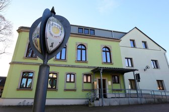 Neue Läden, leere Fenster, große Hoffnungen: Wird Edeka-Center zum Motor für Crimmitschaus Innenstadt? - Thomas Nobis ist schon seit 32 Jahren als mobiler Obst- und Gemüsehändler unterwegs – auch in Crimmitschau. Auch er bekommt mit, wenn Läden in der Innenstadt schließen und öffnen.