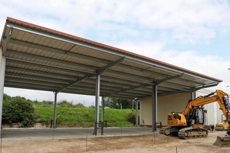 Neue Lagerhalle für effizientere Arbeit - Die Agrargenossenschaft Langenchursdorf hat in eine neue Halle für Kartoffelkisten investiert. 