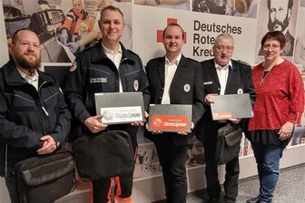 Neue Laptops für DRK-Ortsvereine Mylau und Lengenfeld - Evi Hölzel bei der Übergabe der Laptops an die Ortsvereine Lengenfeld und Mylau.
