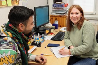 Neue Leiterin steuert die Schwarzenberger "Brücke" - Christina Reißmann de Oliveira (r.) ist die neue Leiterin der Begegnungsstätte "Schwarzenberger Brücke". Die gebürtige Bernsbacherin hat selbst einige Jahre in London gelebt.