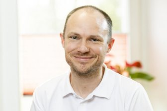 Neue Leitung in Oelsnitz: Erzgebirgsklinikum will ambulante Krebsversorgung stärken - Dr. Florian Mies ist neuer Chef der MVZ-Praxis in Oelsnitz.
