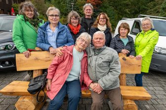 Neue Liebesbank in Kriebstein erinnert an den ersten Kuss: So schön sind 70 Jahre Eheglück - Mit der Familie feierten Ingrid (89) und Heinz (91) Drescher ihren Hochzeitstag.