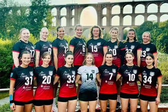 Neue Liga, neue Spielerinnen, neue Ziele? Volleyballerinnen des FSV Reichenbach bereit für den Saisonauftakt - Der FSV Reichenbach startet am Samstag in die neue Sachsenliga-Saison. Neu dabei sind Emely Neubauer (oben links) und Fanny Hans (unten Mitte). Es fehlt: Zugang Tina Stark.