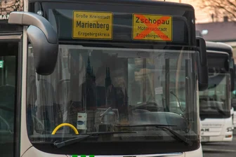 Neue Linie Chemnitz-Prag: Warum fährt der Bus an Zschopau vorbei? - Die neue Buslinie nach Prag hält vorerst nur in Marienberg. Zschopau bleibt außen vor.