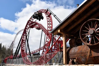 Neue Mega-Achterbahn "Dynamite" besteht erste Tests in Plohn - 