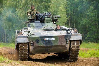 Neue Militärstrategie: Bundeswehr prüft auch Wiederbelebung alter Kasernenstandorte in Sachsen - Die Erzgebirgskaserne des Panzergrenadierbataillon 371 in Marienberg könnte im Zuge der neuen Militärstrategie ausgebaut werden.