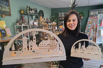Neue Niederwiesa-Schwibbögen zeigen Schloss Lichtenwalde, den Wasserturm Braunsdorf und die Kirche Niederwiesa - Die Schwibbögen bei Anett Kreher-Répássy zeigen Motive aus Niederwiesa und den Ortsteilen.