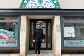 Neue Pizzeria am Chemnitzer Brühl: Zwei frühere Freddy-Fresh-Mitarbeiter probieren es nun auf eigene Faust - Dawood Popal ist einer der beiden Inhaber der neuen Pizzeria „Korn und Käse“ am Brühl. Das Lokal hat vor wenigen Wochen geöffnet.