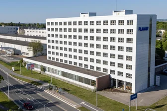 Neue Pläne für Plauener Plamag-Hochhaus: Wie der neue Eigentümer den Gewerbepark beleben will - Das Plamag-Bürogebäude steht seit sechs Jahren leer.