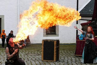 Neue Protagonisten bereichern das Zschopauer Mittelalterspektakel - Während die Fakirshow schon lange zum Programm gehört, wird es diesmal auch neue Attraktionen auf dem Zschopauer Schlosshof geben.