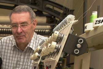 Neue Publikation rückt Handstickmaschine in Mittelpunkt - Autor Heino Strobel.