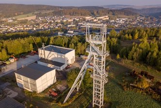 Neue Regeln für Umgang mit belasteter Erde - In Ehrenfriedersdorf sorgt man sich, dass Gebiete wie der Sauberg (im Bild der Förderturm) zu einer Müllhalde belasteten Bodens werden. Dafür sind laut Experten eigene Regularien nötig.