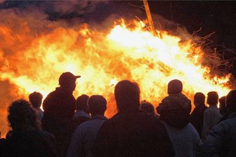 Neue Regeln: Was in Plauen bei Hexenfeuern einfacher wird - Für die Anmeldung von Hexenfeuern gelten in Plauen künftig neue Regeln.