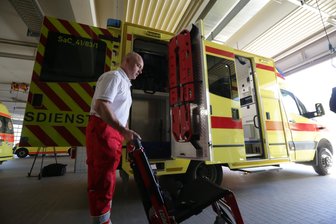 Neue Rettungswagen für Chemnitz und den Erzgebirgskreis - Insgesamt 35 neue Rettungswagen sollen bis Juli in den Einsatz gehen.