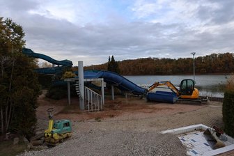 Neue Rutsche für Strandbad an der Koberbachtalsperre Werdau geplant - Die Rutsche auf dem Strandbadgelände ist abgebaut worden. Ihre Sanierung sei zu teuer, so die Stadt.