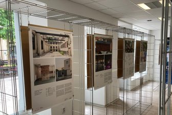 Neue Schau in Freiberg: Alte Fabrik wird zu Familienzentrum - Die Ausstellung "Atlas des Gemeinsamen" ist in der Burgstraße 9 in Freiberg zu sehen.