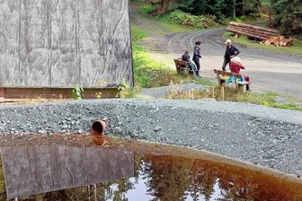 Neue Schwarzbächel-Weiher im Glasbachtal - Zwischen Zwota und Kottenheide wurden durch den Staatsbetrieb Sachsenforst in diesem Jahr im Zuge der Renaturierung zwei Weiher angelegt, und zwar in dem Bereich, wo der Glasbachweg auf die Schwarzbergstraße trifft .