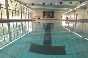 Neue Schwimmhalle kommt nach Bernsdorf - Die Schwimmhalle Bernsdorf ist zu alt. Ein Neubau soll her.