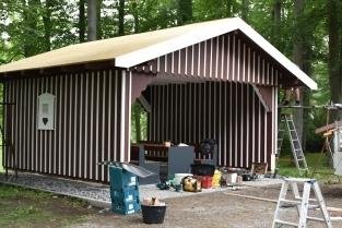 Neue Sennhütte schon beschädigt - Die neue Sennhütte im Stadtpark wurde beschädigt.