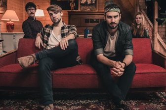 Neue Single von Jante: Wenn "Alles Gut" zum Weckruf wird - Der Gornsdorfer Jan Thierfelder (rechts) ist der Frontman der Band Jante. Am Freitag wurde ihr neuer Song "Alles gut" veröffentlicht. Ende kommende Woche beginnt eine Clubtour, bei der die Band auch in Chemnitz spielen wird. 