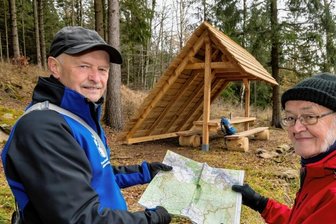 Neue Sitzgruppe lädt zum Verweilen ein -