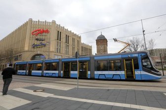 Neue Skoda-Straßenbahnen gehen in Linienbetrieb - 