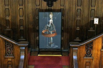 Neue Sonderausstellung im Schloss Waldenburg - Sie könnten Gäste der einstigen Feste im Schloss Waldenburg gewesen sein, die geheimnisvollen Frauenfiguren in den Bildern von Thomas Heinicke, die bis Mitte April in einer Sonderausstellung im Schloss zu sehen sind.