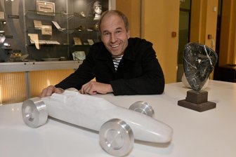 Neue Sonderschau im August-Horch-Museum in Zwickau: Wenn Automobile zu Kunstwerken werden - Automobile Werke von Bildhauer Alexander Stollberg sind im Horch-Museum zu sehen.
