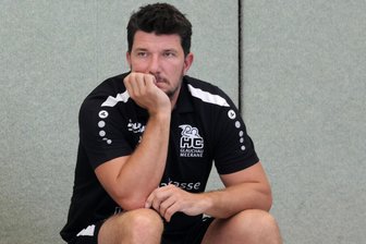 Neue Sorgenfalten beim Handball-Regionalligisten HC Glauchau/Meerane: Welcher Leistungsträger sich bei der Pleite in Aschersleben verletzt hat - HC-Trainer David Kylisek (hier ein Bild aus einem Heimspiel) musste in Aschersleben den nächsten Ausfall eines Leistungsträgers verzeichnen.