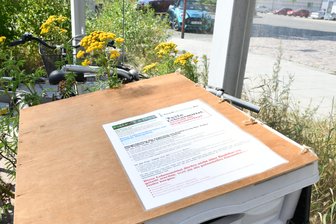 Neue Station vom Freiberger Foodsharing - Der neue Fairteiler unter der Fahrradüberdachung.