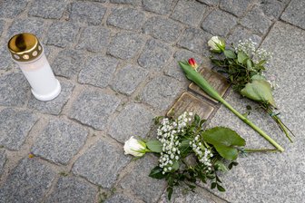 Neue Stolpersteine in Mittweida: An wen wird hier gedacht? - Am Markt 30-31 erinnern Stolpersteine bereits an die Familie Bach: Herbert Bach war das erste Opfer der nationalistischen Judenverfolgung in Mittweida. Der Kaufmann wurde 1937 verhaftet und starb bei einem Fenstersturz.