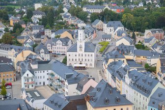 Neue Studie verrät: Diese Stadt im Erzgebirge ist ein „Sehnsuchtsort“ - Die Bergstadt Schneeberg punktet in einer Studie mit seiner Attraktivität für Zuzügler als „Sehnsuchtsort“.