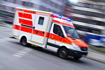 Neue Studie zeigt: Nicht alle Sachsen erreichen rechtzeitig ein Schlaganfallzentrum - Eine Fahrt zum Krankenhaus sollte für Schlaganfallpatienten nicht länger als 30 Minuten dauern.