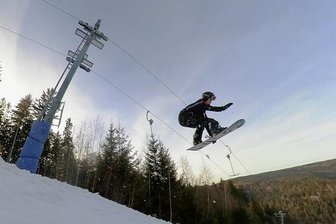 Neue Talstation und längerer Lift: Viel Neues im Skigebiet Kegelberg - Große Sprünge sollen im Winter im Skigebiet an den Erlbacher Kegelbergen möglich sein.