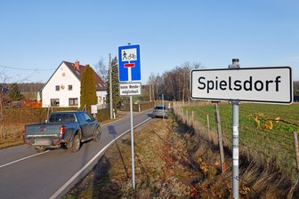 Neue Tempo-30-Zone in Callenberg: Verkehrsberuhigung für Spielsdorf - In Spielsdorf am Rande von Callenberg soll künftig langsamer gefahren werden.