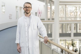 Neue Therapie gegen Prostata-Beschwerden: Klinik Freiberg präsentiert Behandlungsmethode - Urologe Dr. med. Robin Mietzelfeldt (Bild) spricht in der Sonntagsvorlesung über die gutartige Vergrößerung der Prostata.