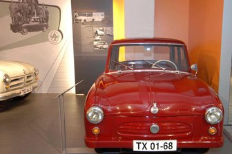 Neue Trabi-Ausstellung öffnet im November - Prototyp von 1954: Der P50, hier im August-Horch-Museum in Zwickau, ist der erste Trabant überhaupt.
